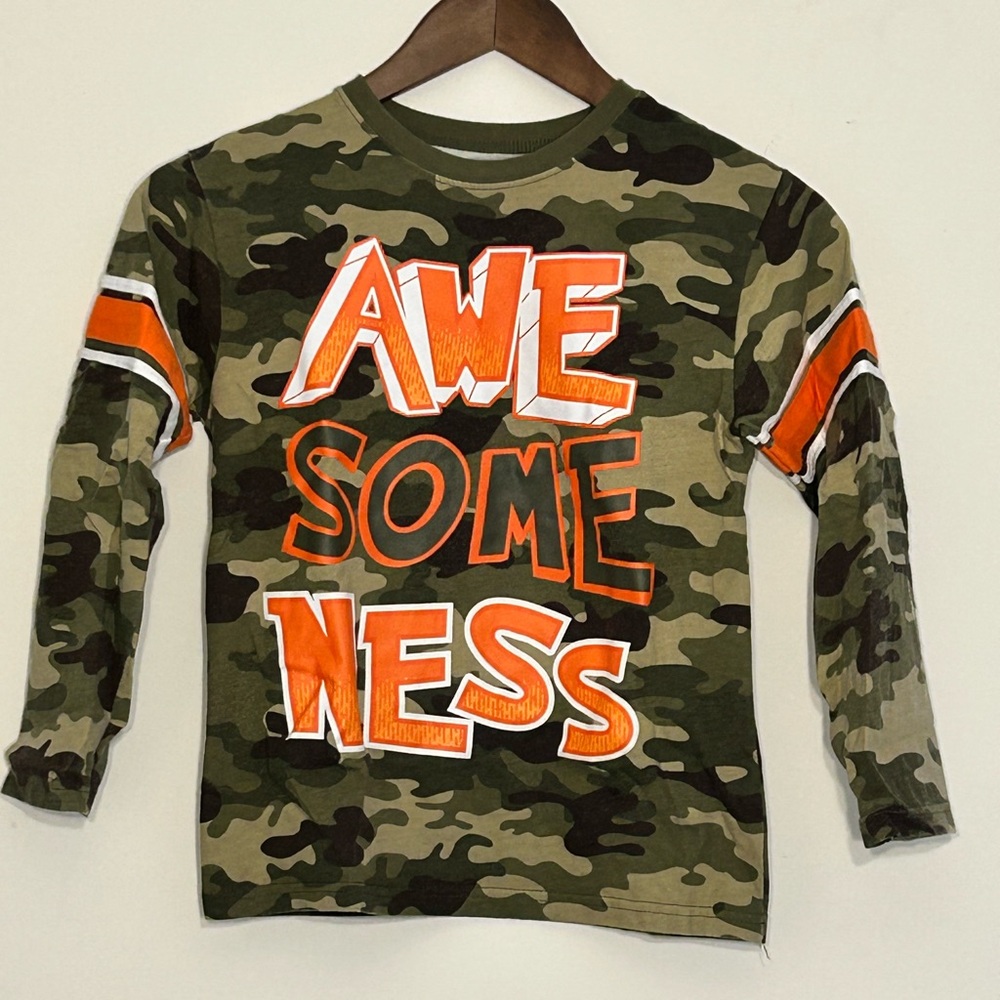365 Kids from Garanimals Awesome Long Sleeve Tee Size 8 Camo